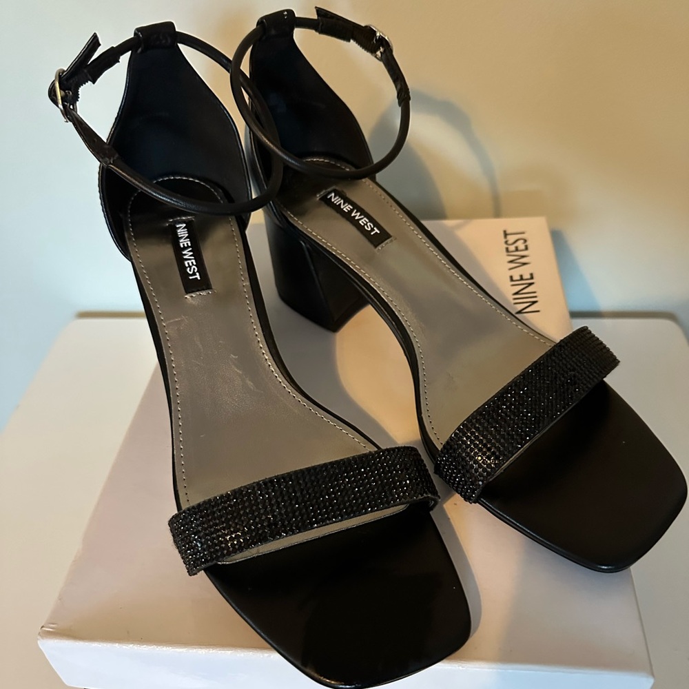 Nine West Gretal Glittery Black Heels Size 9 New in Box